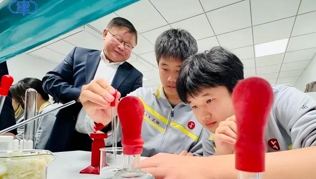 天津市关工委老专家工作委员会等单位举办元英进院士校园科普报告会