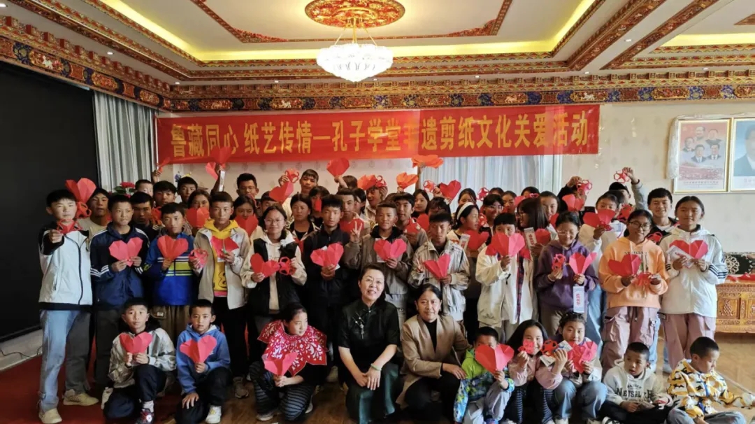 山东省泰安市关工委开展“银辉教做非遗手作·匠心守护文化传承”主题活动